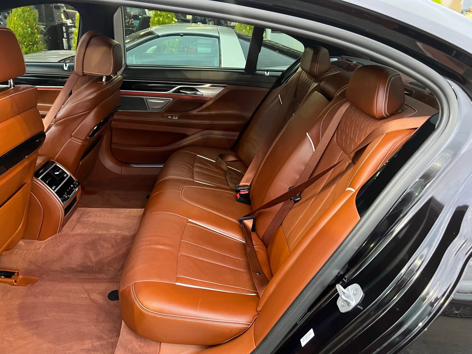 Used 2018 BMW 750i image 25