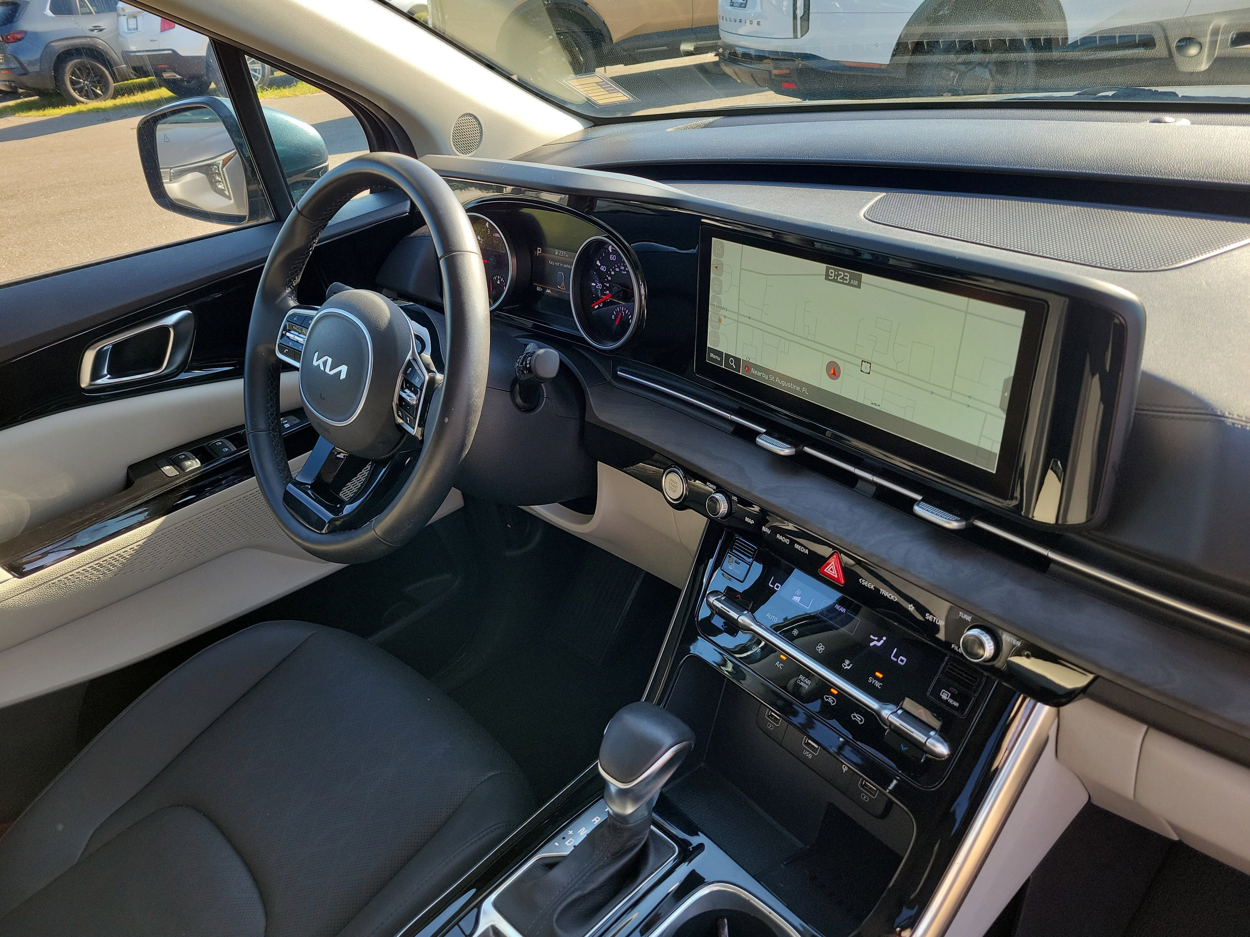 Used 2022 Kia Carnival SX image 8