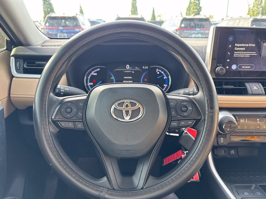 Used 2025 Toyota RAV4 LE AWD/4WD image 2