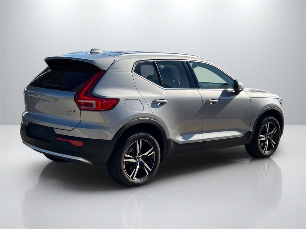 Used 2025 Volvo XC40 B5 Core w/ Protection Package Premier image 5