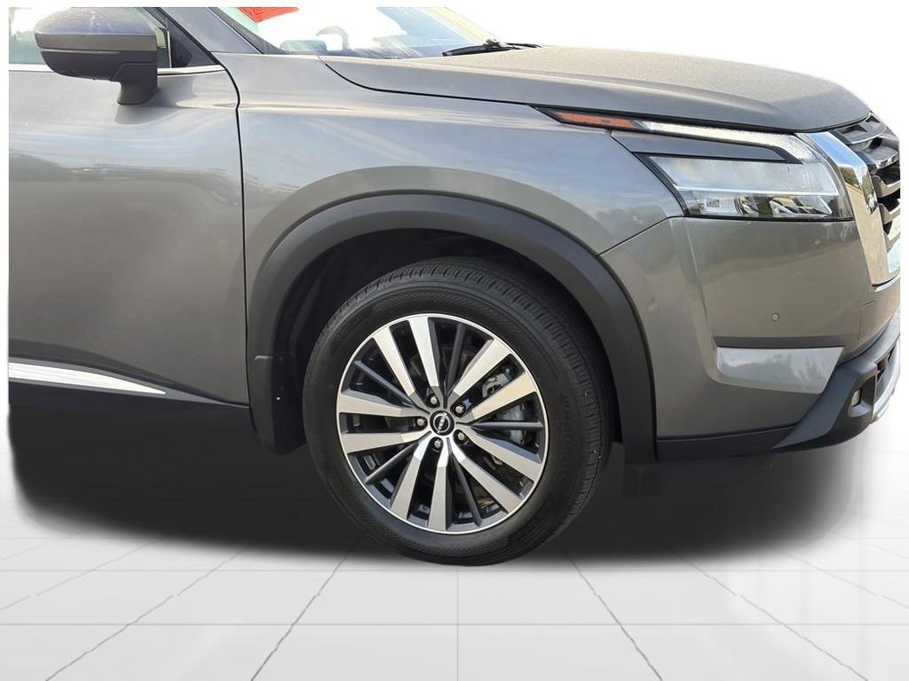 Certified 2022 Nissan Pathfinder Platinum w/ Cargo Package image 9