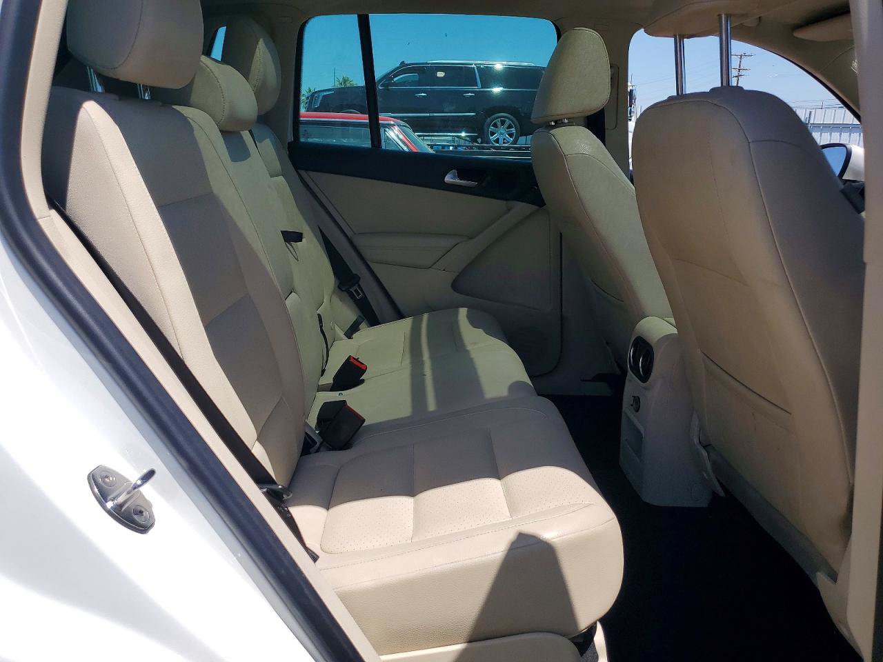 Used 2012 Volkswagen Tiguan SE FWD image 9
