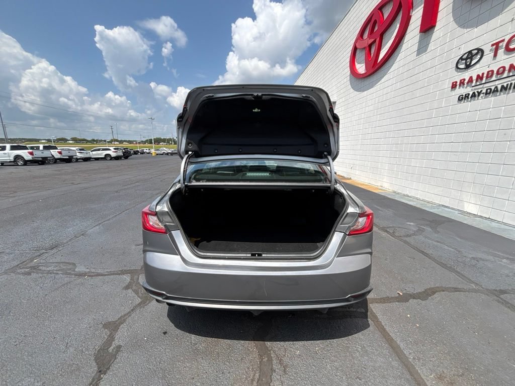 Used 2025 Toyota Camry SE FWD image 31