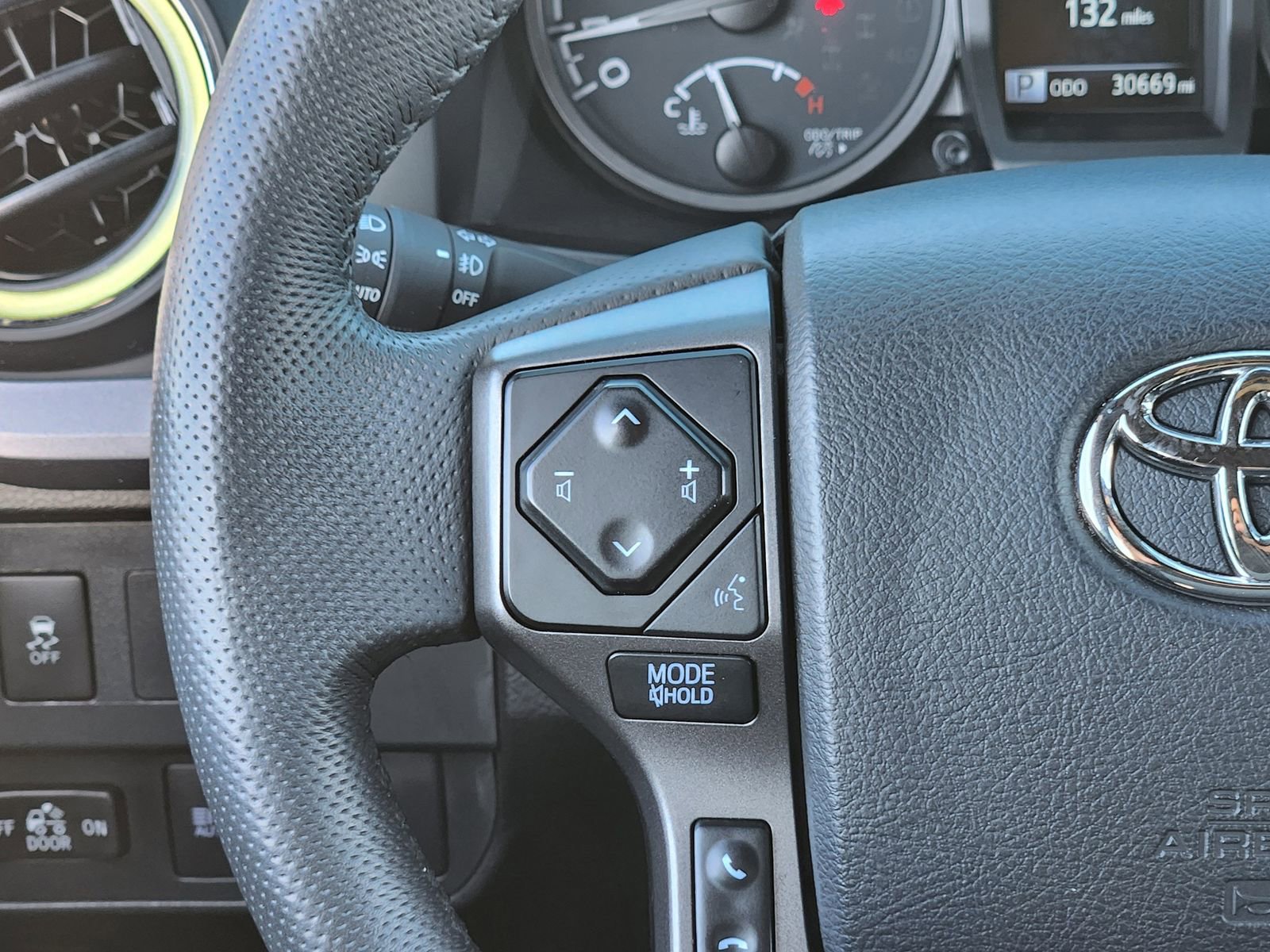 Used 2023 Toyota Tacoma TRD Off-Road image 31