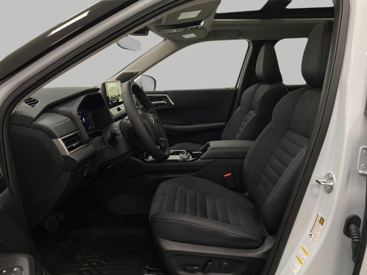 New 2026 Mitsubishi Outlander SE image 32