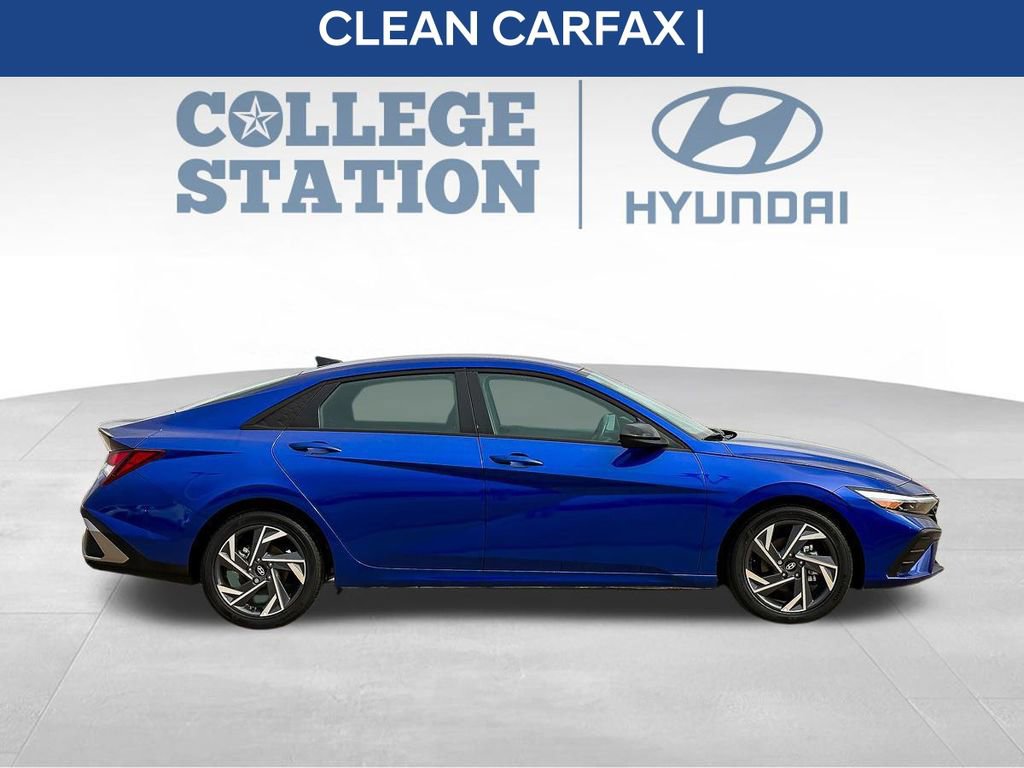 Used 2025 Hyundai Elantra Sport image 11