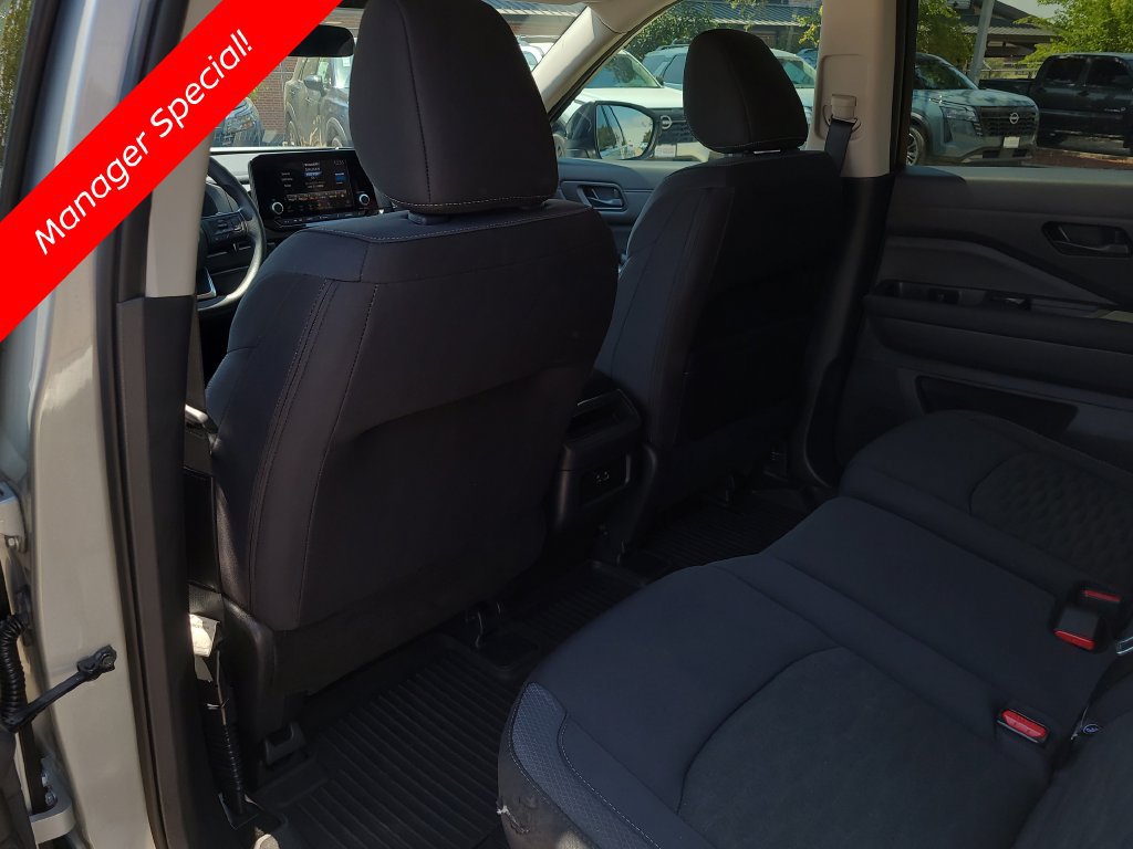 Certified 2025 Nissan Pathfinder S FWD image 9
