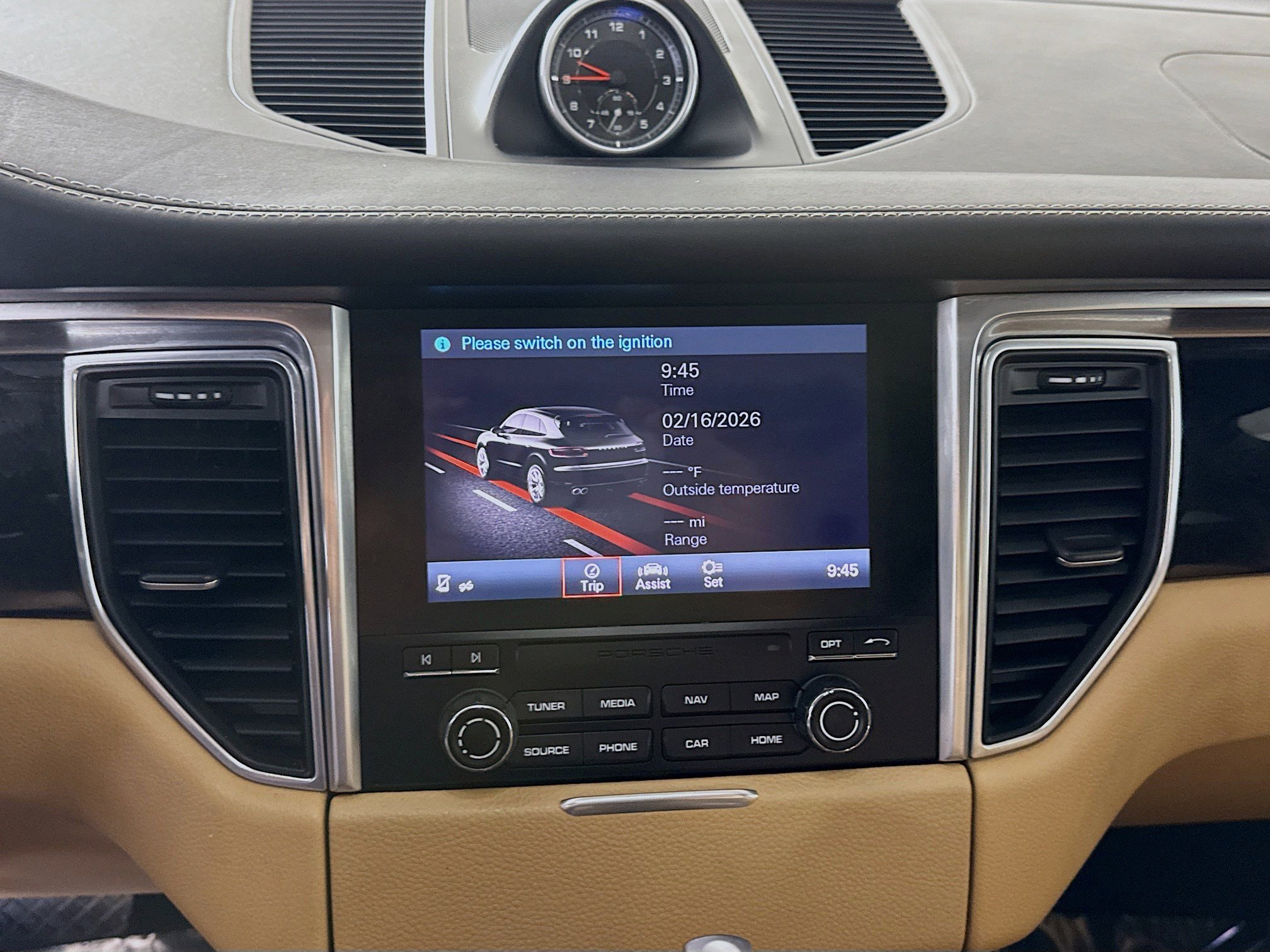 Used 2018 Porsche Macan image 18