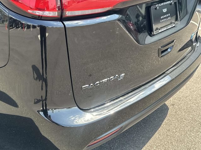 Used 2022 Chrysler Pacifica Touring-L w/ S Appearance Package FWD image 39