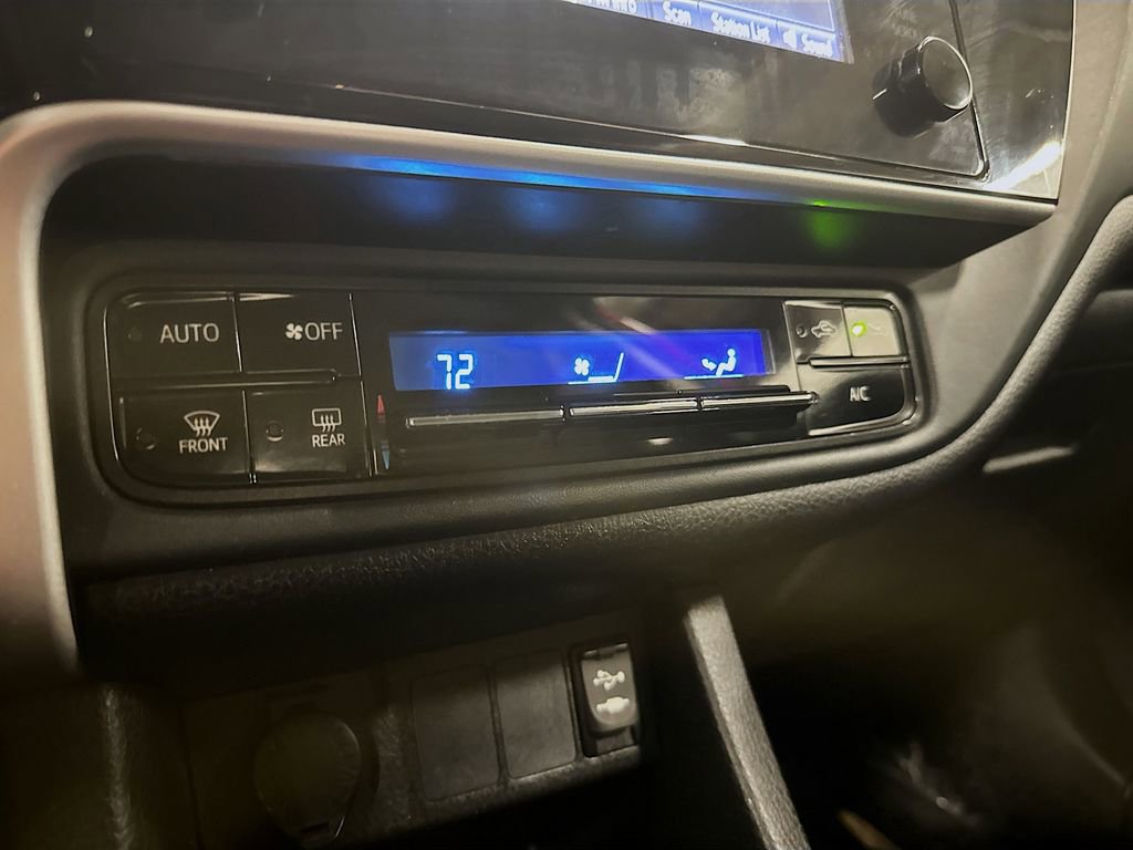 Used 2017 Toyota Corolla LE image 18