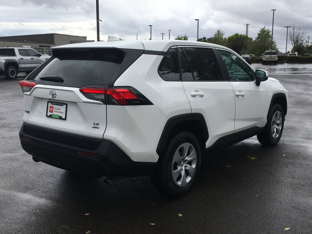 Used 2024 Toyota RAV4 LE AWD/4WD image 7