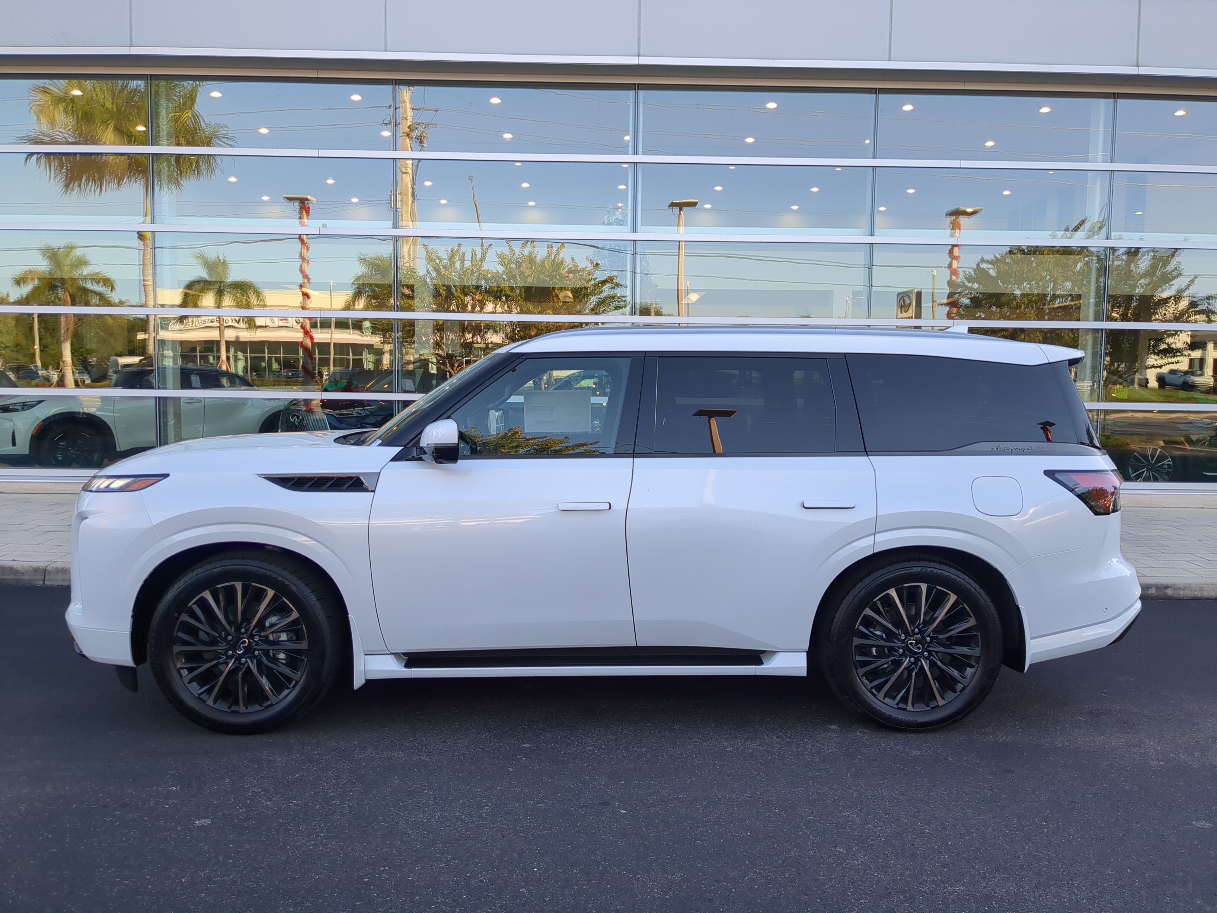 New 2026 INFINITI QX80 Autograph w/ Premium Cargo Package AWD/4WD image 7