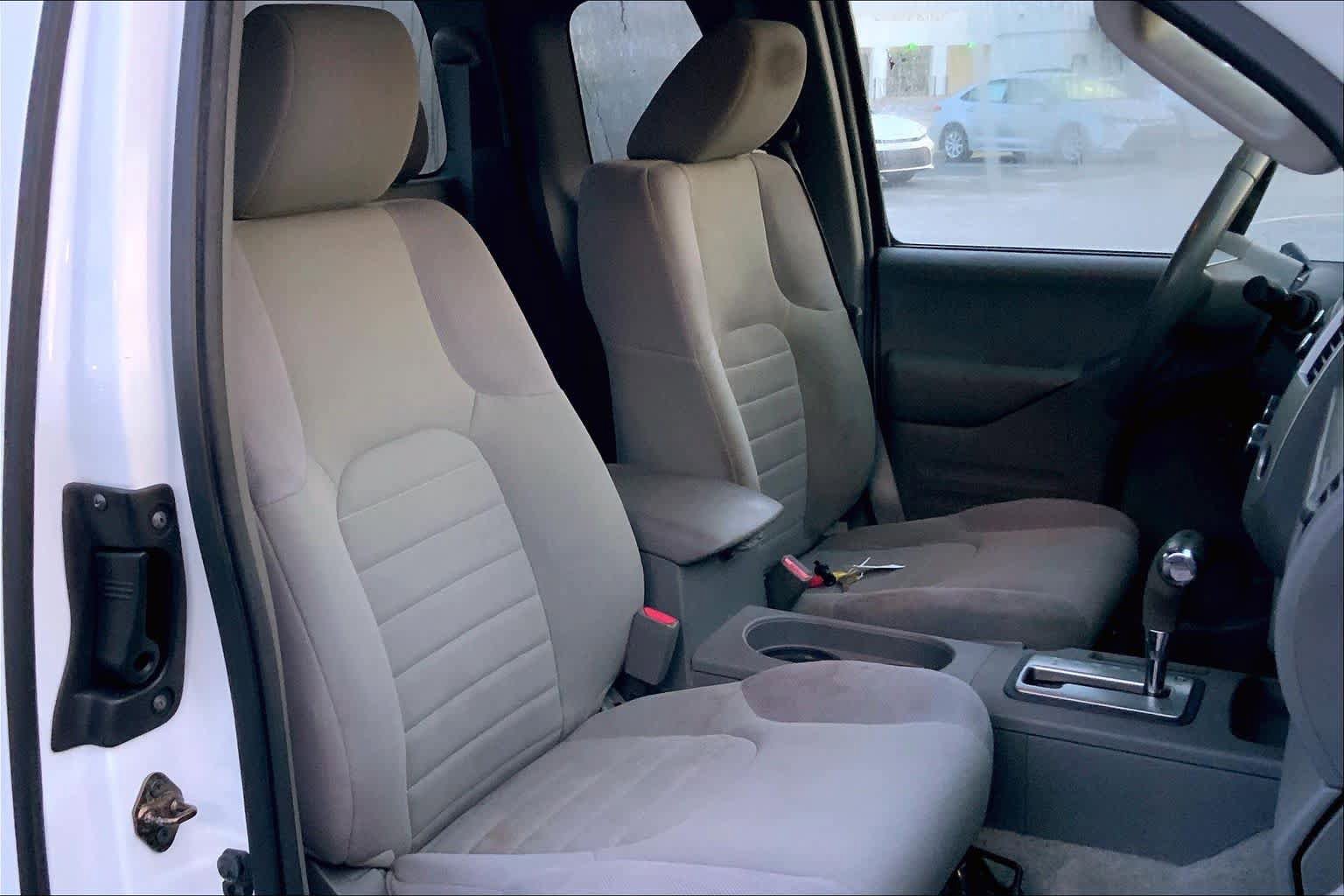Used 2015 Nissan Frontier S RWD image 8