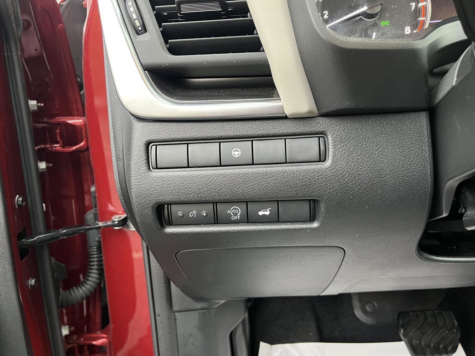 Used 2024 Nissan Rogue SV AWD/4WD image 30