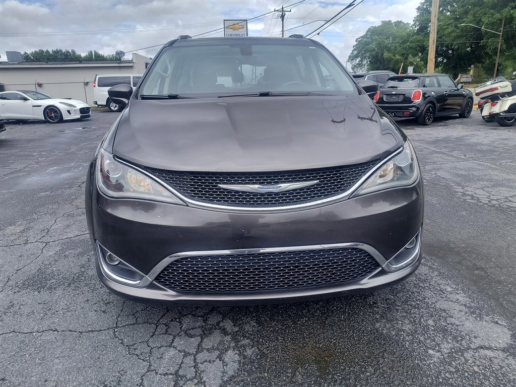 Used 2018 Chrysler Pacifica Touring-L Plus FWD image 8