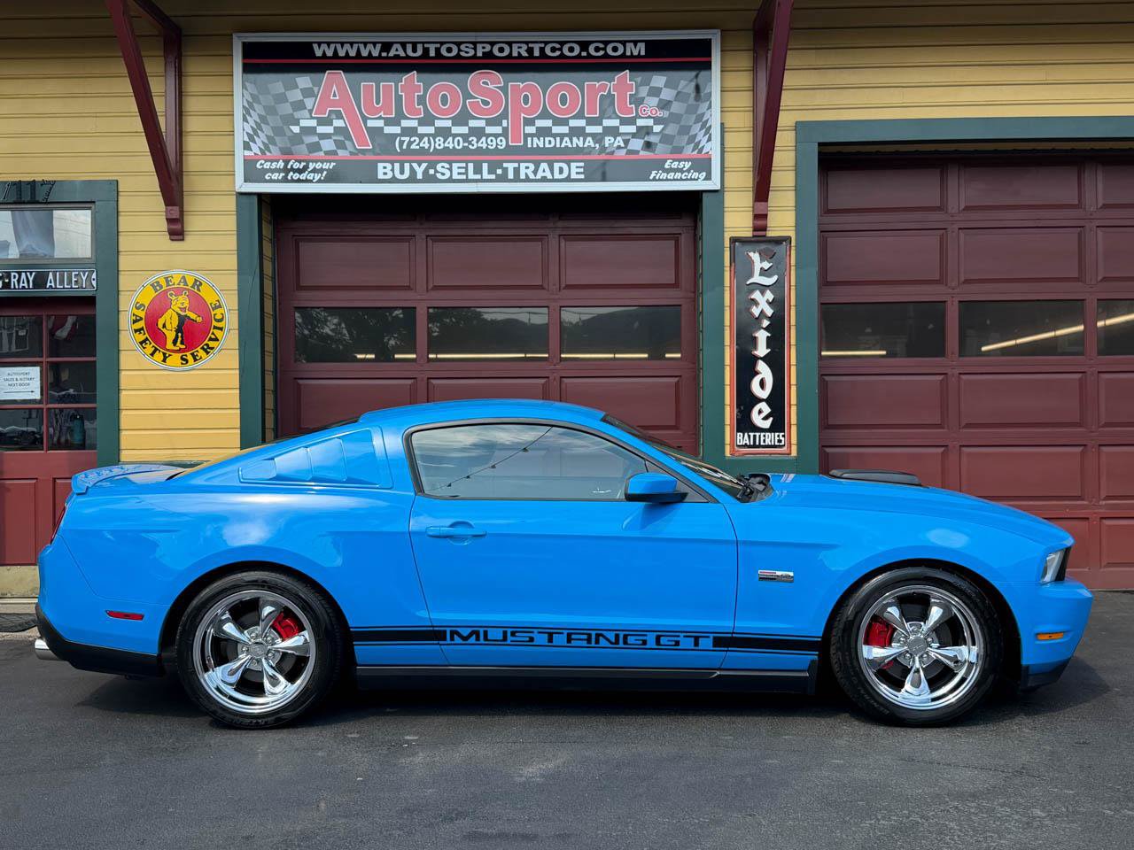 Used 2010 Ford Mustang GT Premium RWD image 4