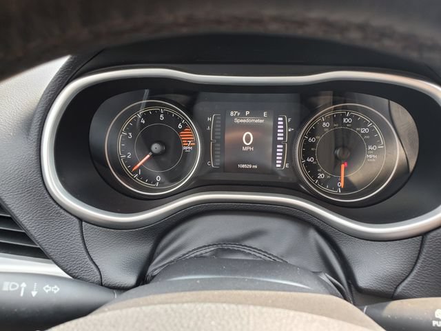 Used 2018 Jeep Cherokee Latitude Plus w/ Comfort/Convenience Group AWD/4WD image 25