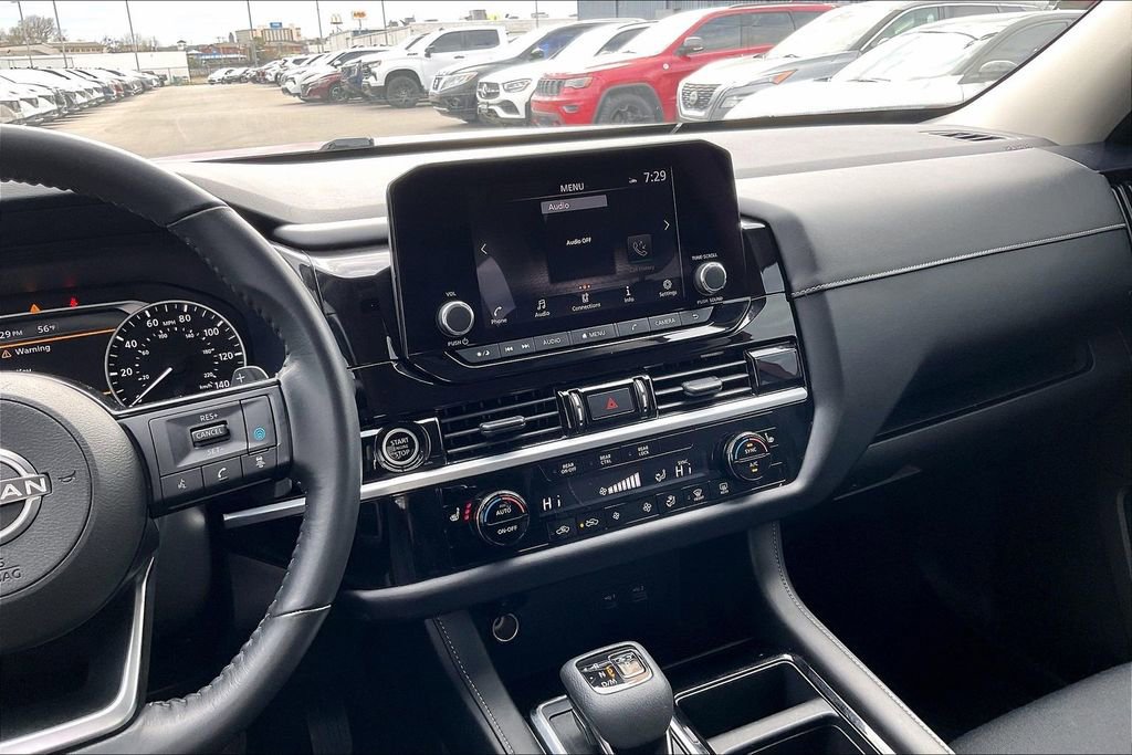 Used 2022 Nissan Pathfinder SV AWD/4WD image 9