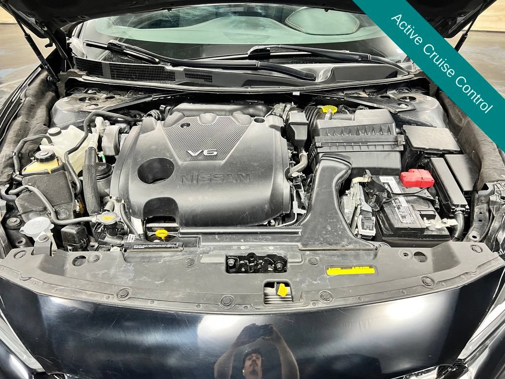Used 2022 Nissan Maxima SR w/ Sport Mat Group FWD image 10