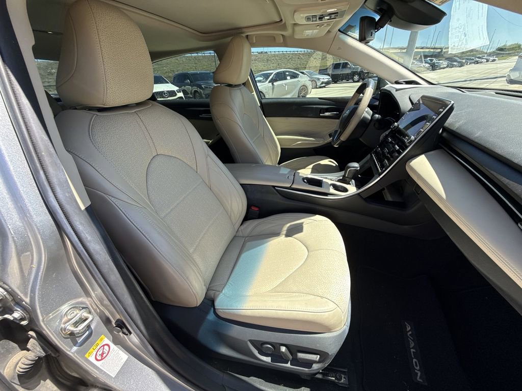 Used 2019 Toyota Avalon Limited w/ Advanced Safety Package FWD image 16