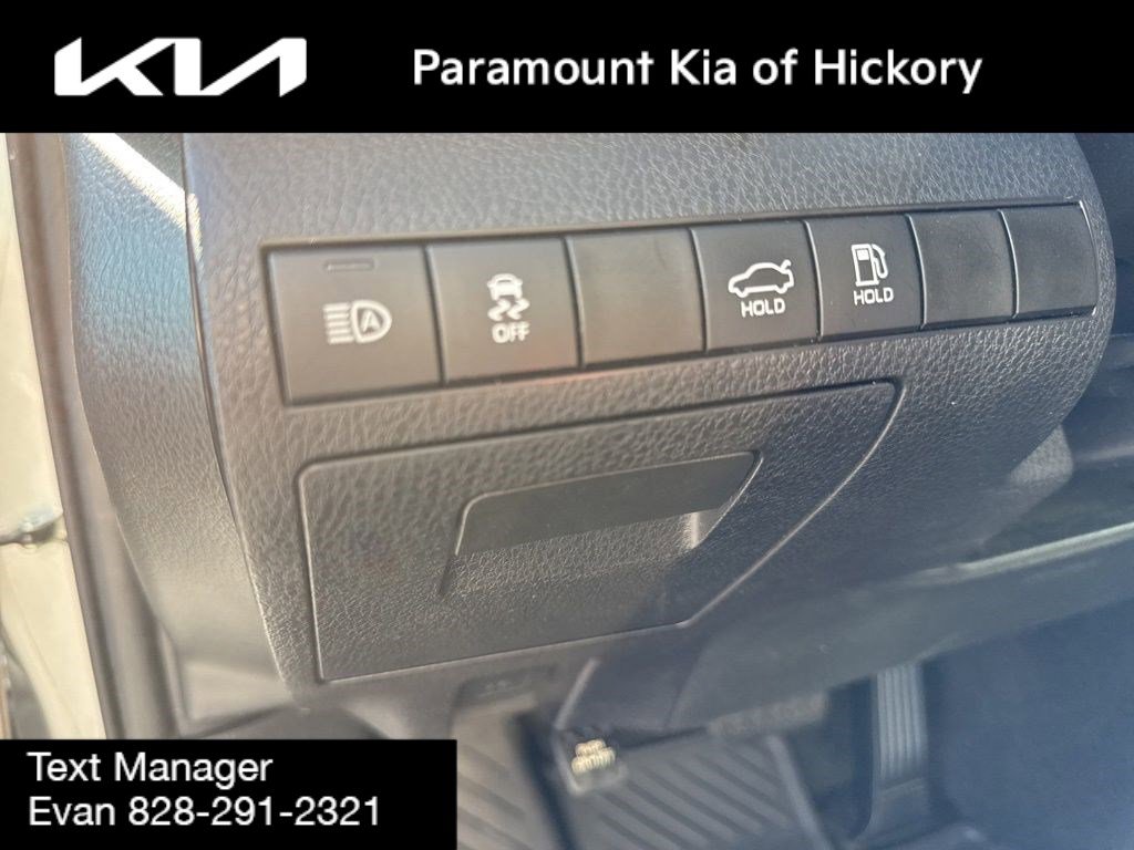 Used 2019 Toyota Camry SE FWD image 18