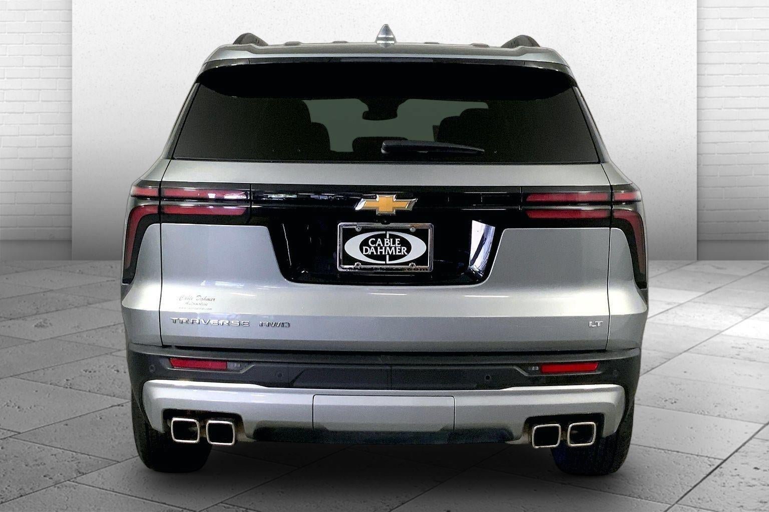 Used 2024 Chevrolet Traverse LT AWD/4WD image 3