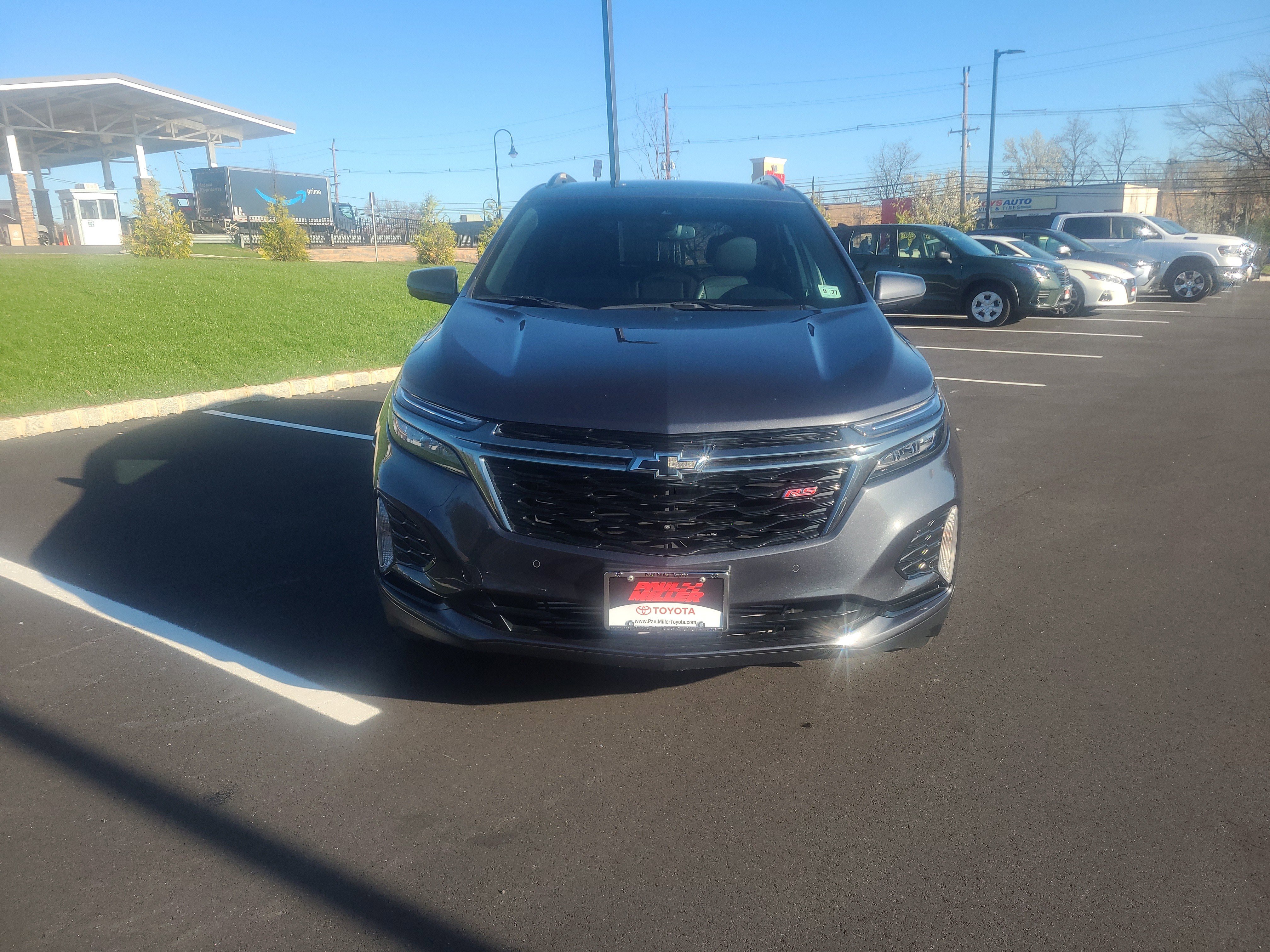 Used 2022 Chevrolet Equinox RS w/ Infotainment Package image 2