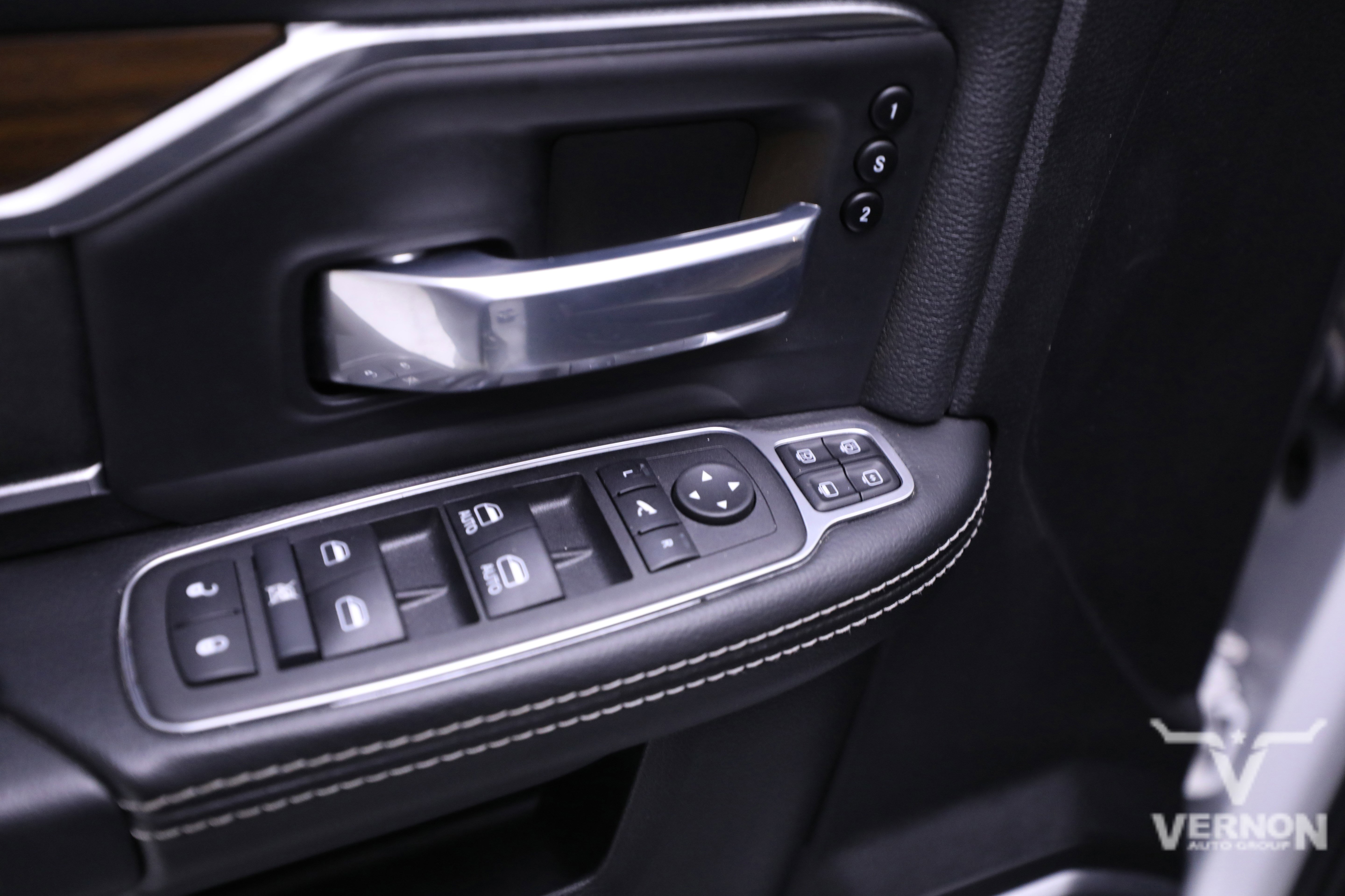 Used 2024 RAM 3500 Laramie w/ Chrome Bumper Package image 17