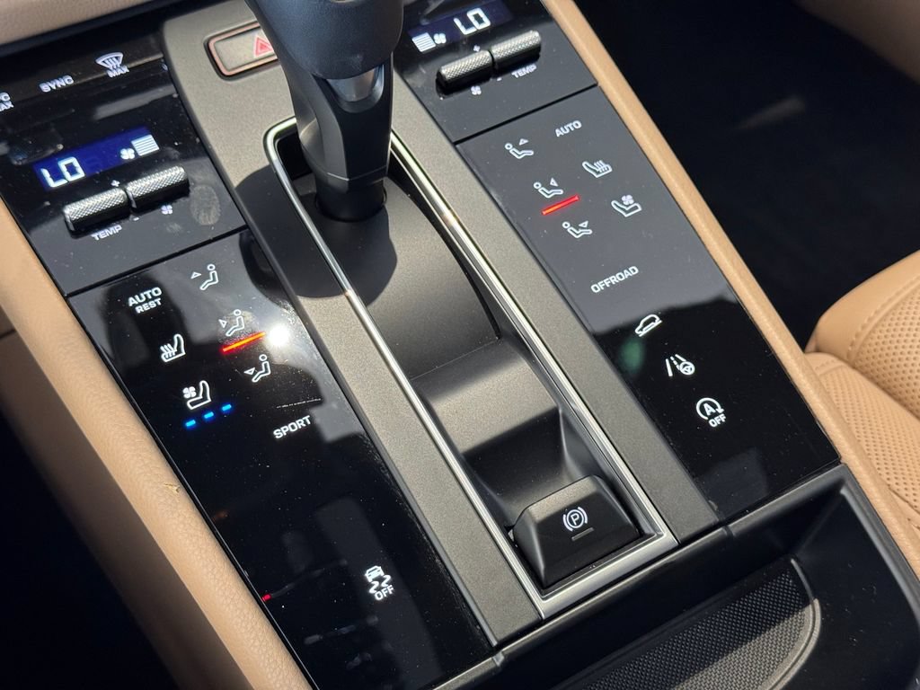 Certified 2026 Porsche Macan AWD/4WD image 25