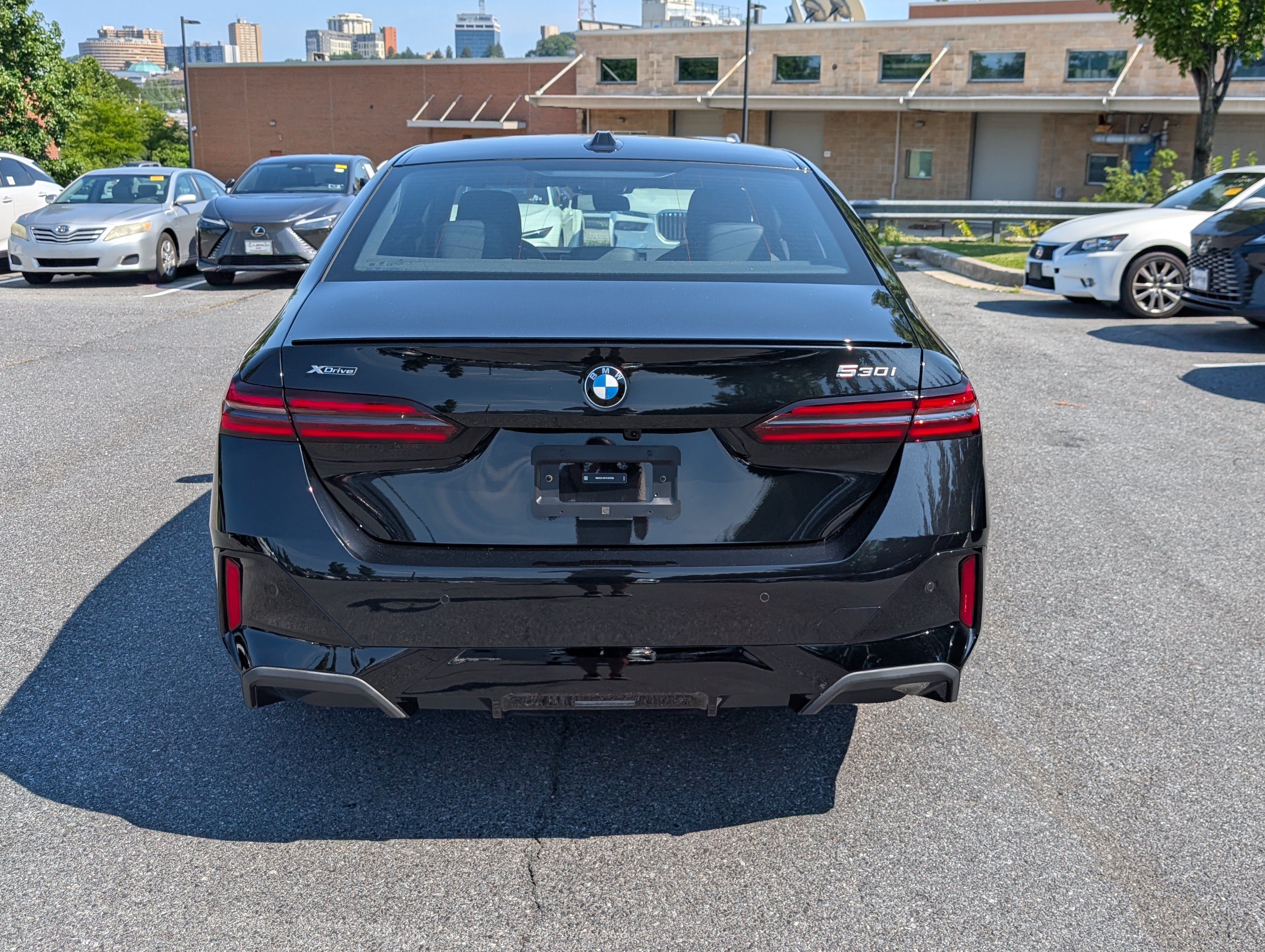 Used 2026 BMW 530i xDrive w/ M Sport Package AWD/4WD image 4