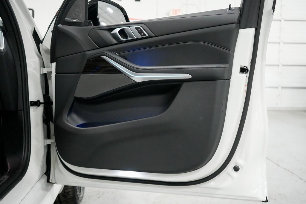 Used 2024 BMW X5 xDrive40i w/ M Sport Package image 23