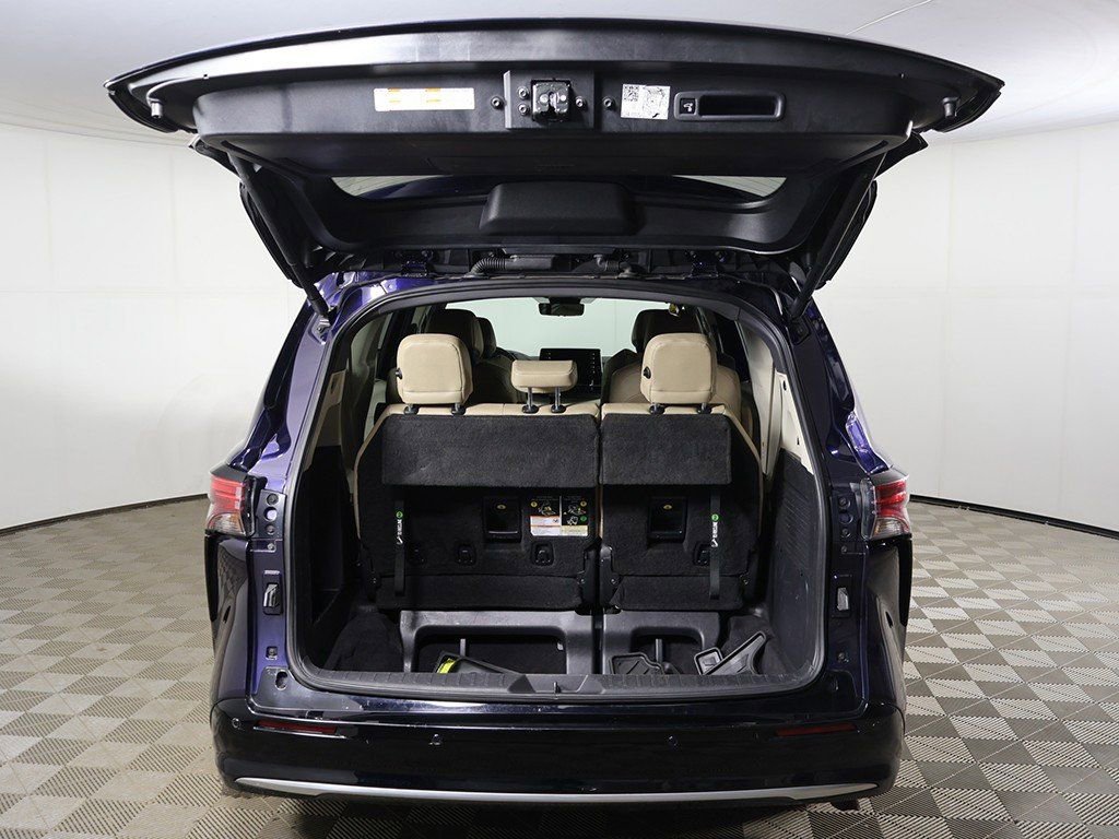 Used 2022 Toyota Sienna Limited AWD/4WD image 17