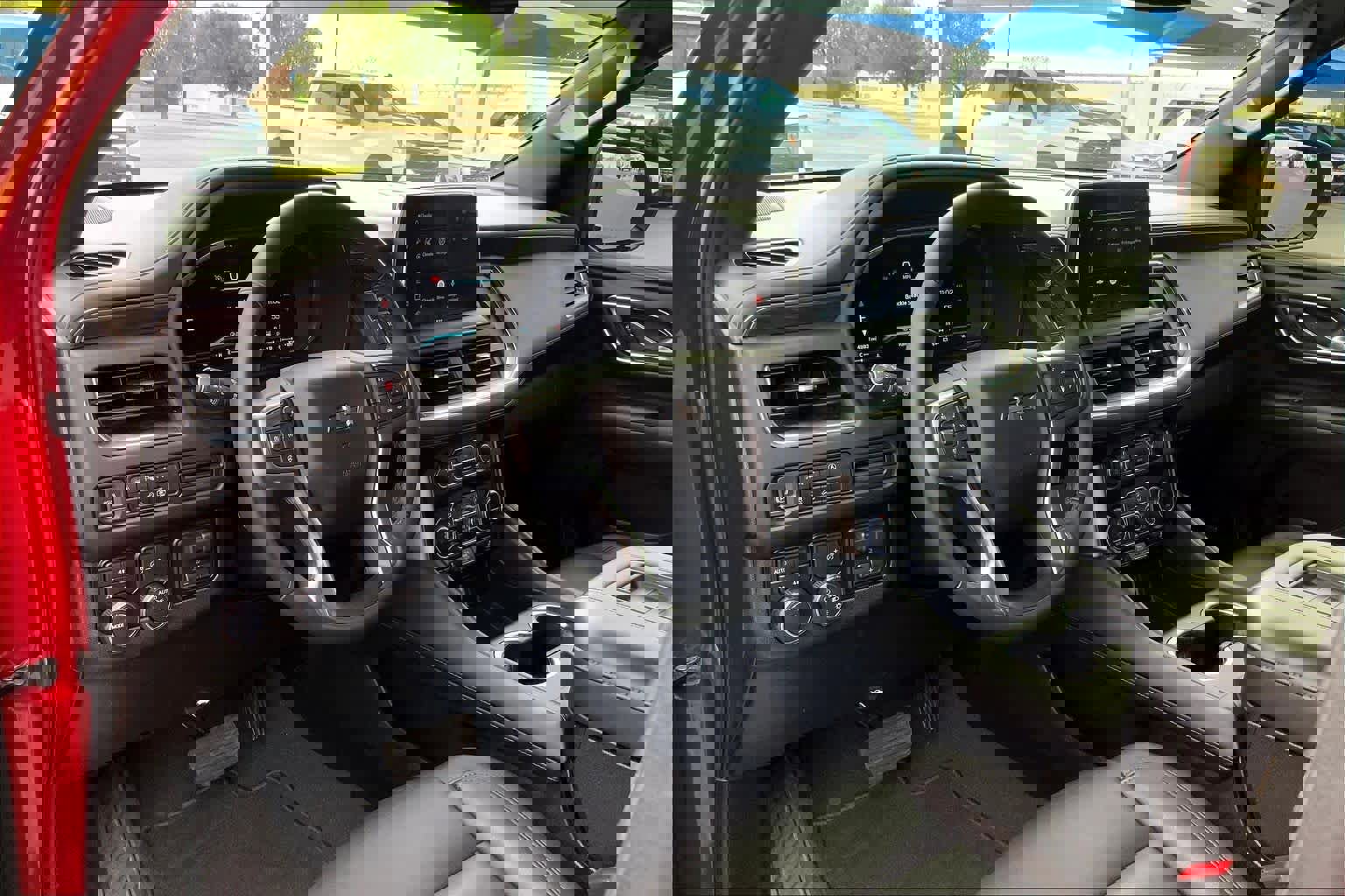 Certified 2024 Chevrolet Tahoe Z71 w/ Luxury Package AWD/4WD image 18