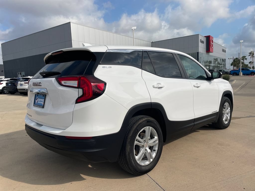 Used 2024 GMC Terrain SLE w/ LPO, Floor Liner Package FWD image 5