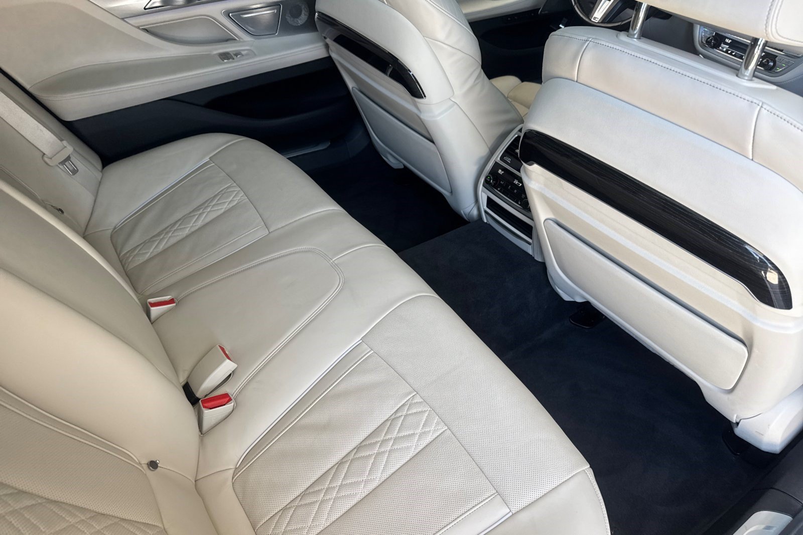 Certified 2022 BMW 750i xDrive w/ Executive Package AWD/4WD image 30