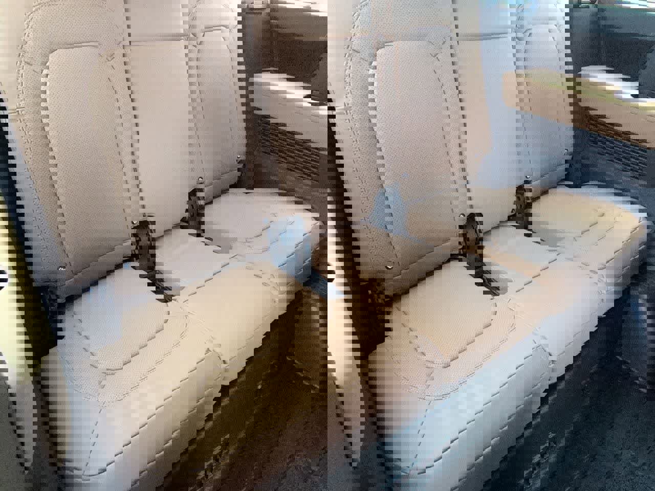 New 2026 Land Rover Defender 130 X-Dynamic SE image 22