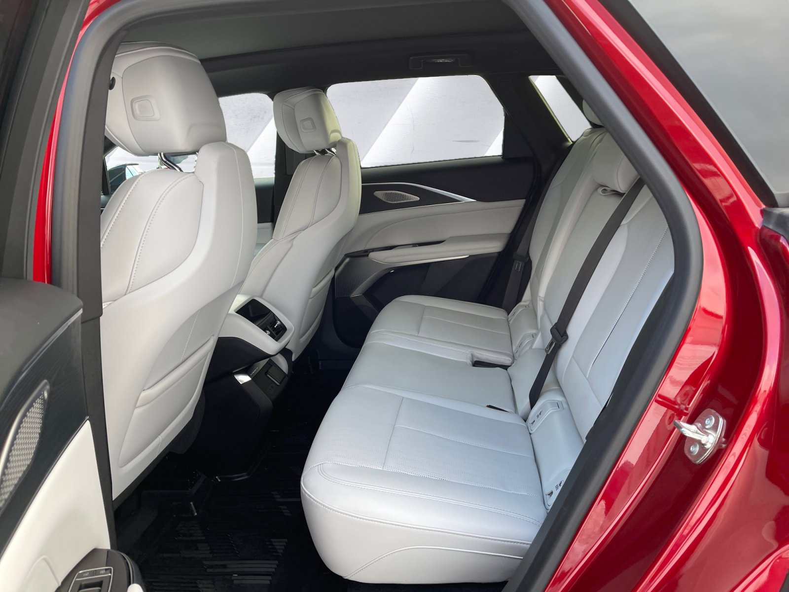 Used 2024 Cadillac Lyriq Luxury image 14