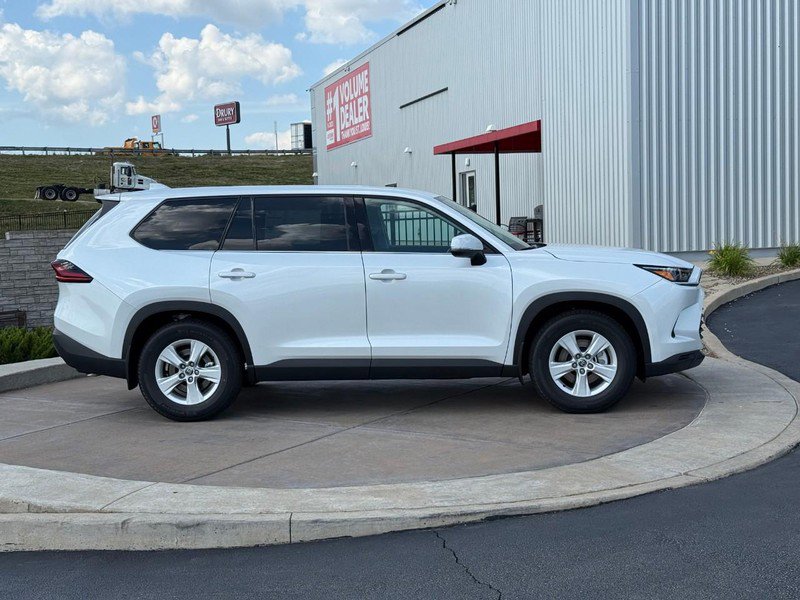 New 2025 Toyota Grand Highlander FWD image 2