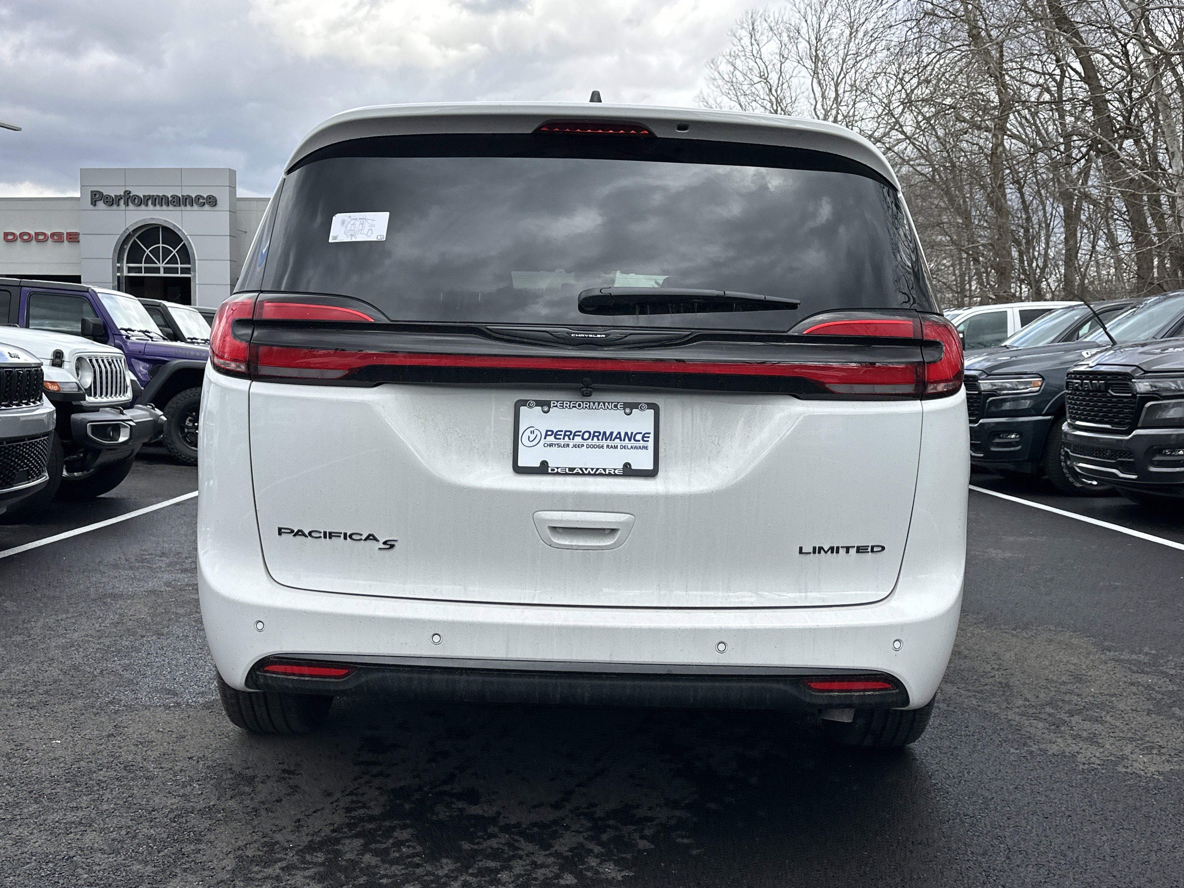 New 2026 Chrysler Pacifica Limited w/ S Appearance Package FWD image 16