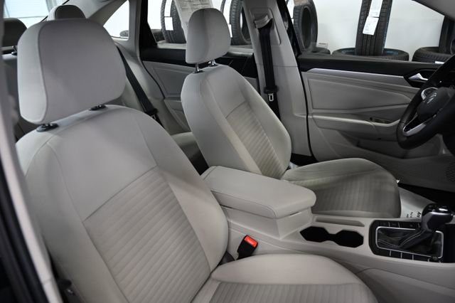 Used 2025 Volkswagen Jetta S image 9