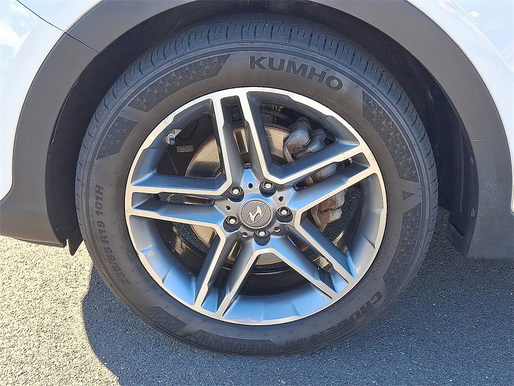 Used 2017 Hyundai Santa Fe SE image 9