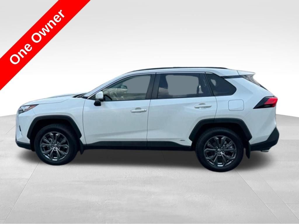 Used 2022 Toyota RAV4 XLE Premium AWD/4WD image 2