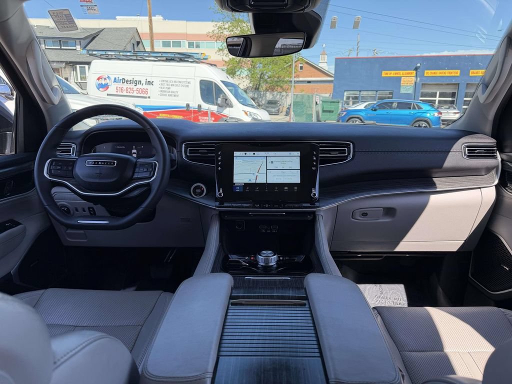 Used 2024 Jeep Wagoneer Series II w/ Flexible Seating Group AWD/4WD image 18