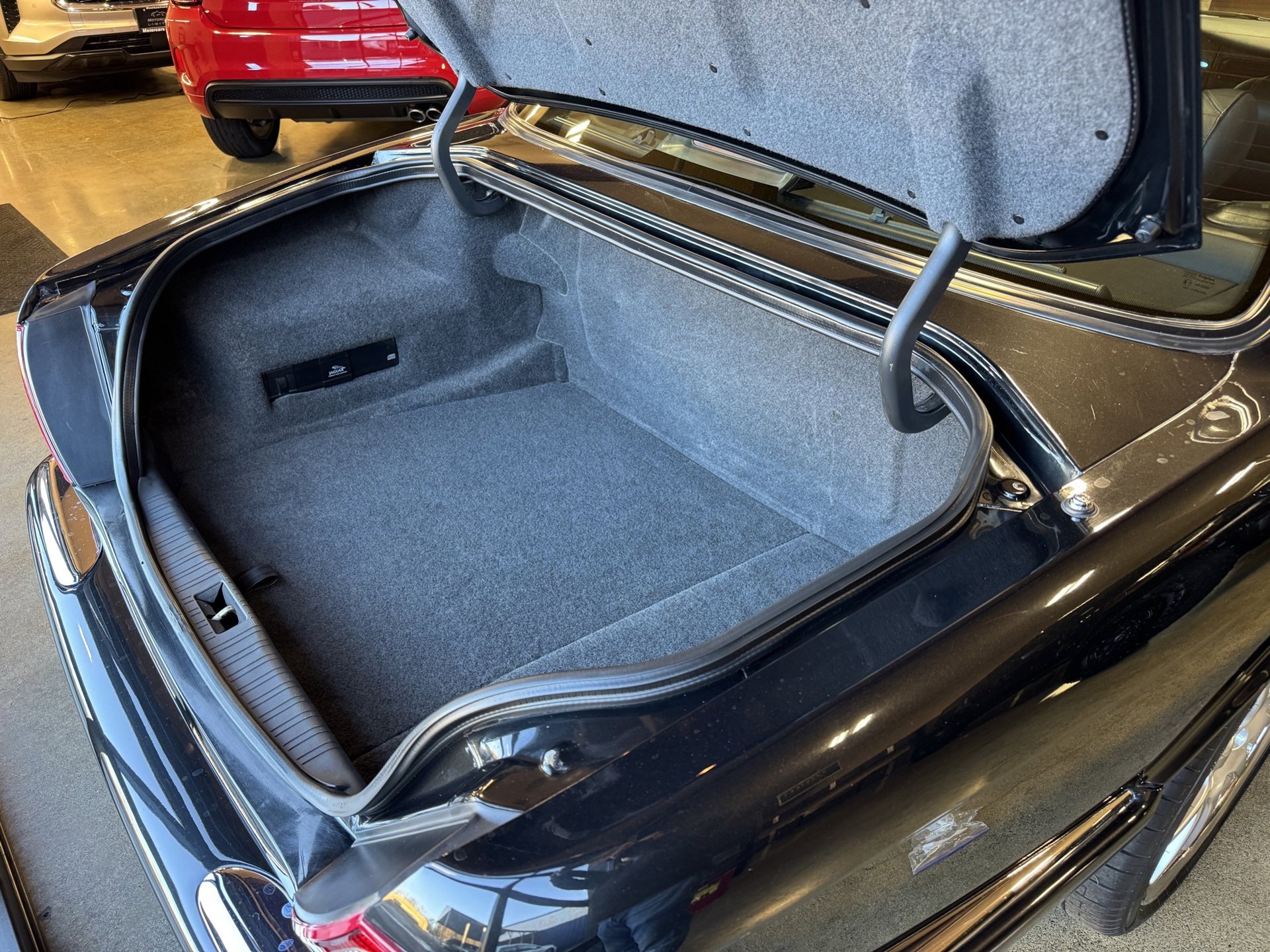 Used 2002 Jaguar XJ8 100 image 29