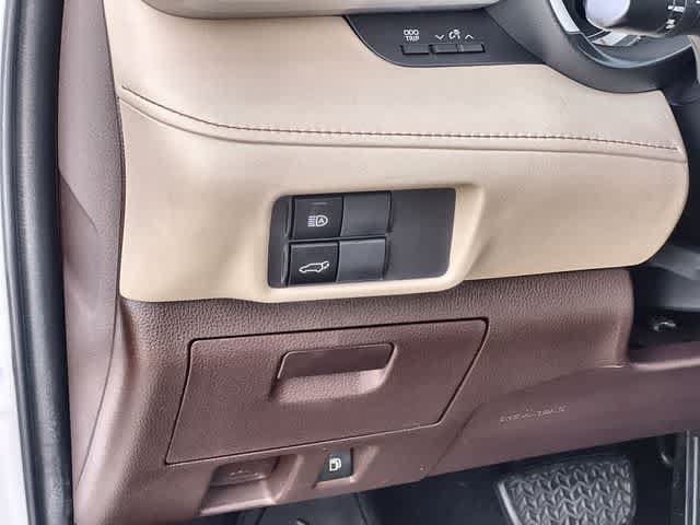 Used 2022 Toyota Highlander XLE AWD/4WD image 29