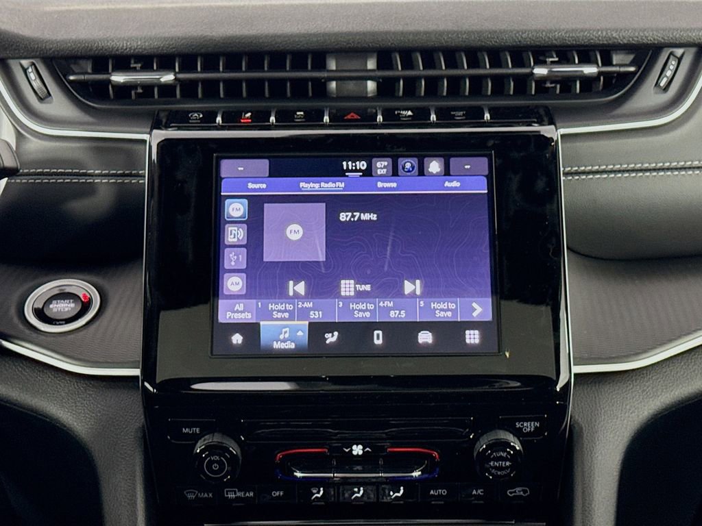 New 2025 Jeep Grand Cherokee L Laredo image 27