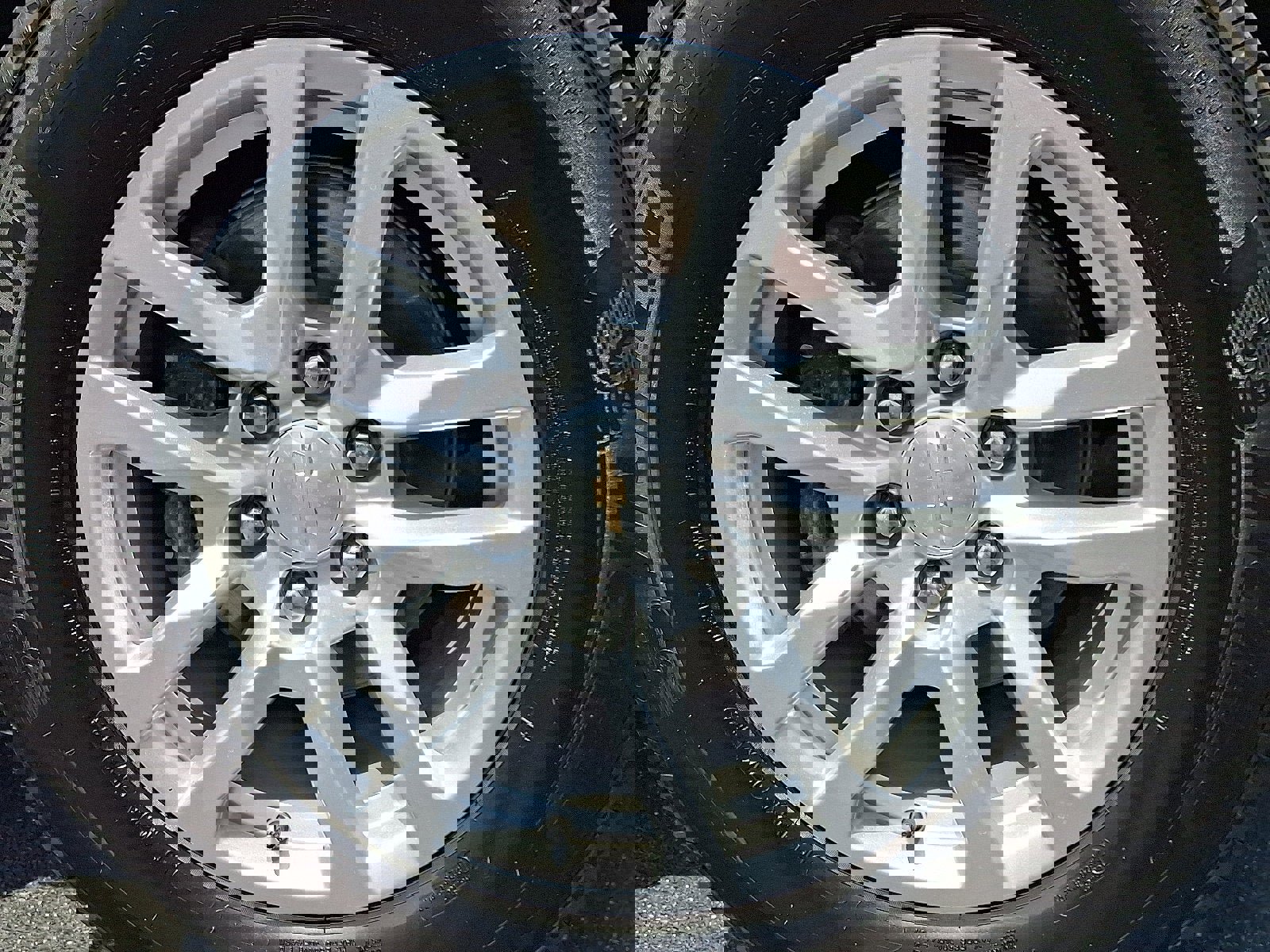 Used 2024 Chevrolet Suburban LS image 8