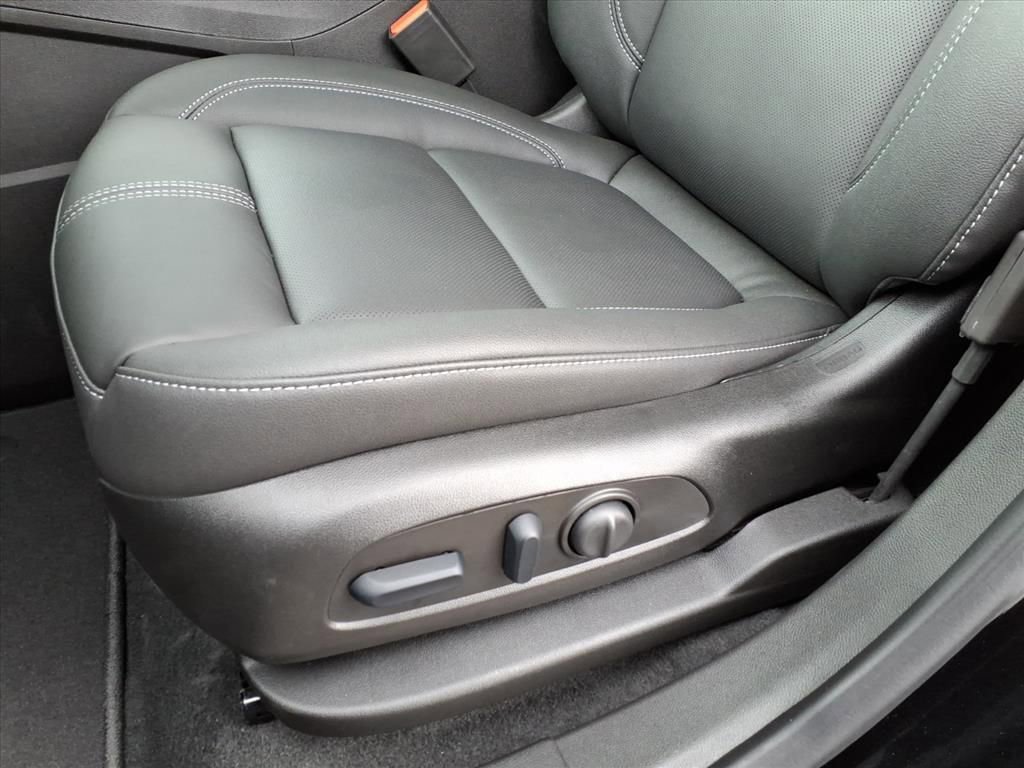 New 2025 Chevrolet Blazer LT w/ LPO, Black Grille Bar Package image 10