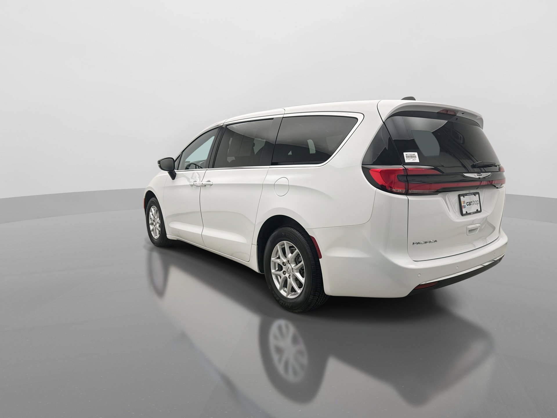 Used 2025 Chrysler Pacifica Select FWD image 3