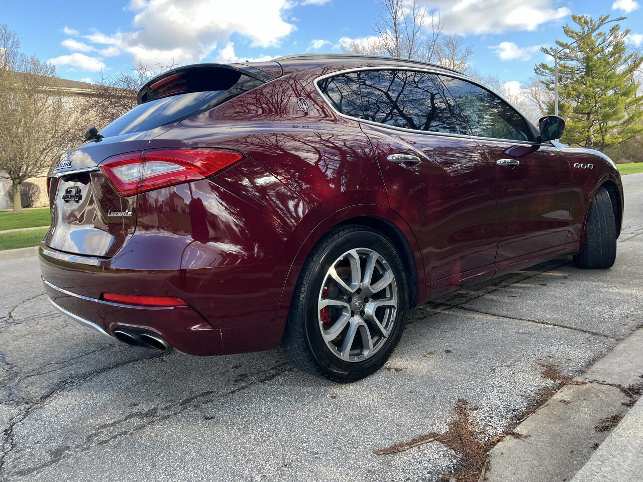 Used 2017 Maserati Levante w/ Luxury Package AWD/4WD image 6